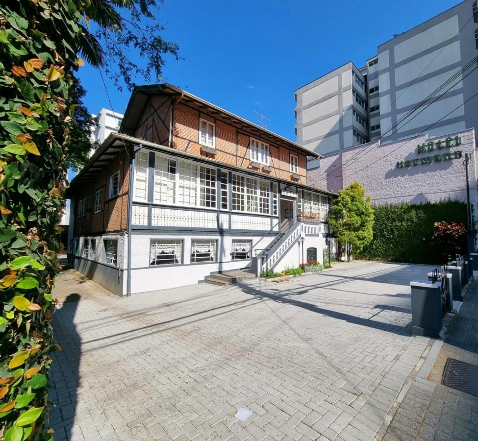 赫尔曼酒店 布卢梅瑙 外观 照片